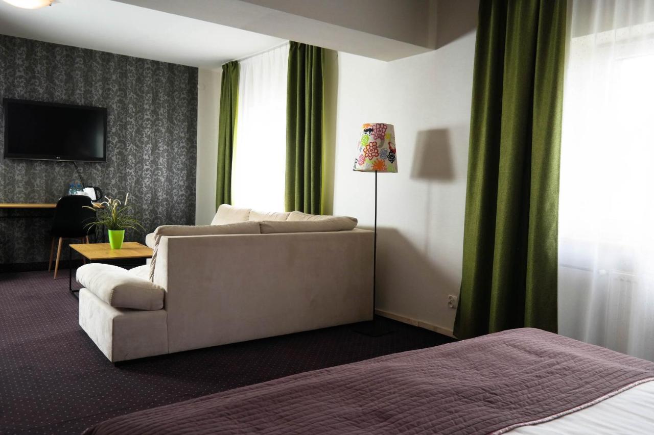 Hotel George Nadarzyn Ngoại thất bức ảnh